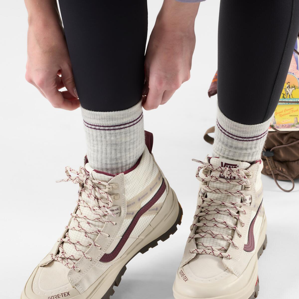 Smartwool Women's Hike Light Cushion Crew Socks (SW001573)